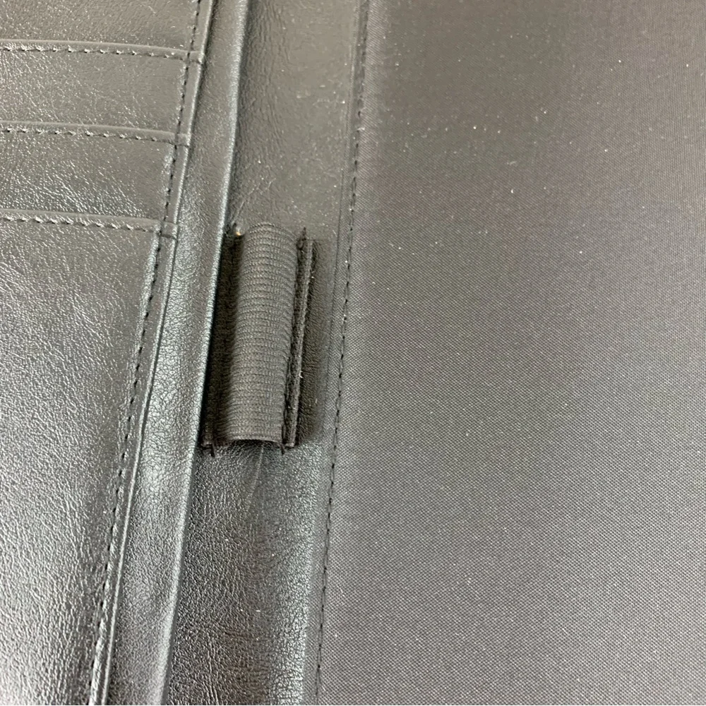 Leed’s Black portfolio Case.
